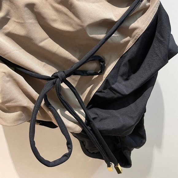 One piece swimsuit in black and beige - Picture 3 of 4